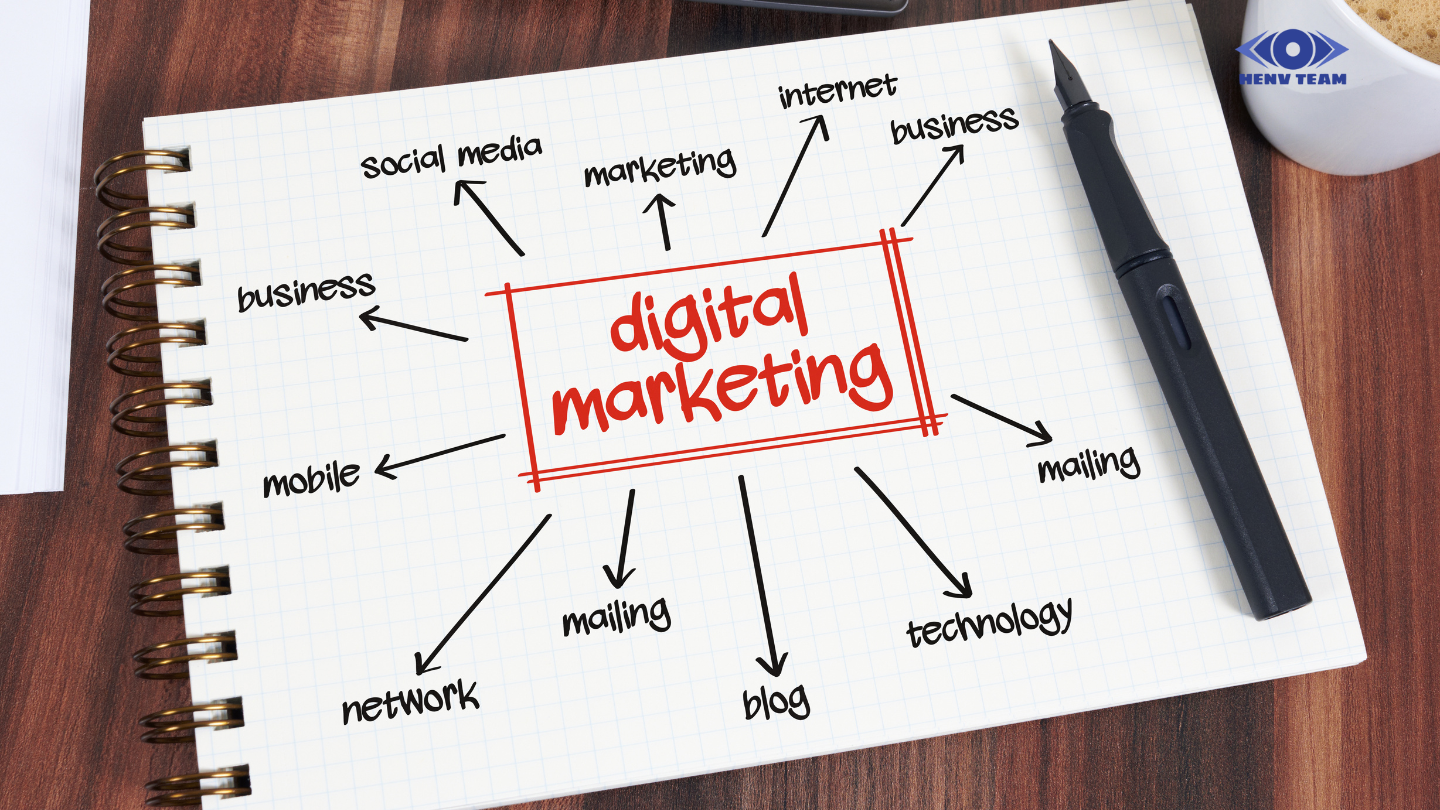 Digital marketing, hay còn gọi là tiếp thị số, là tập hợp các hoạt động quảng bá thương hiệu, sản phẩm và dịch vụ thông qua các nền tảng trực tuyến như website, công cụ tìm kiếm, mạng xã hội, email hay ứng dụng di động. So với marketing truyền thống vốn chủ yếu dựa vào báo chí, truyền hình hay sự kiện trực tiếp, digital marketing vượt trội nhờ khả năng tiếp cận đúng khách hàng tiềm năng, tiết kiệm chi phí và đặc biệt là đo lường chính xác hiệu quả chiến dịch.